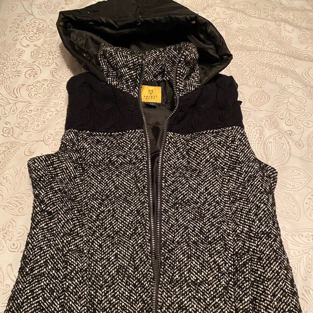 Aeropostal black vest